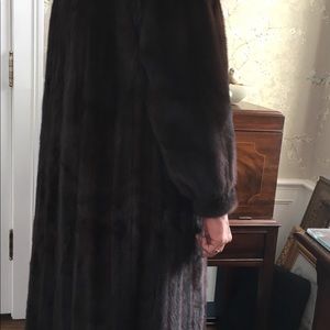 LUSCIOUS BROWN MINK COAT, Size 14.  💕😍🎁